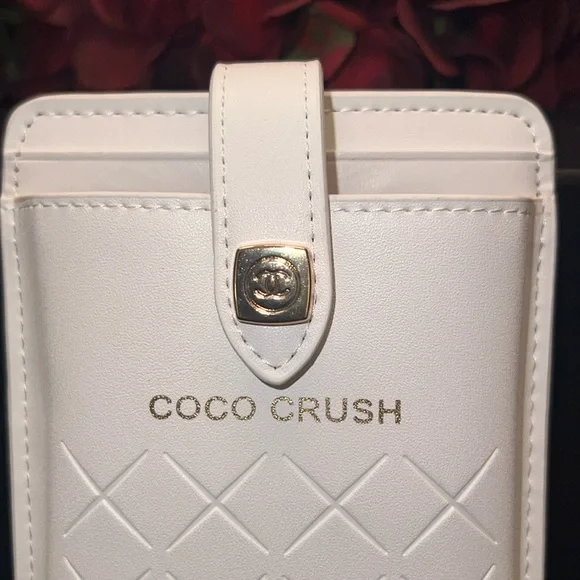 NIB CHANEL Coco Crush White Cellphone Case/Crossbody Bag - Picture 4 of 8